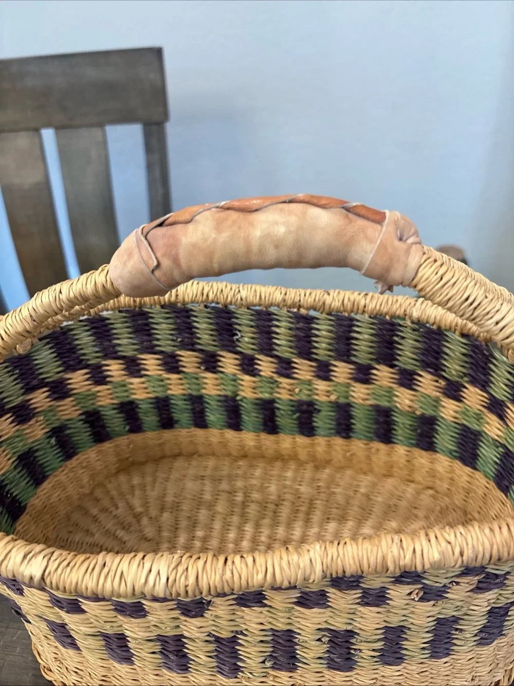 VINTAGE GHANA HAND WOVEN COILED BASKKET LEATHER HANDLE AFRICAN  PURPLE GREEN